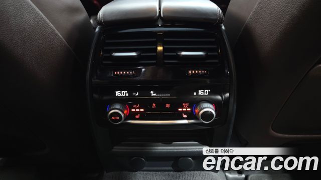 BMW 5-Series 2017 — photo 19
