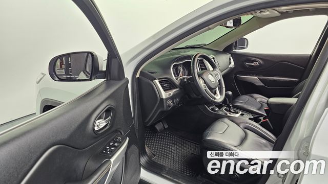 Jeep Cherokee 2018 — photo 13