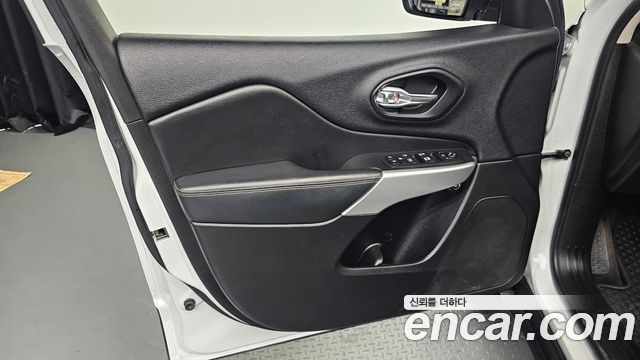 Jeep Cherokee 2018 — photo 14