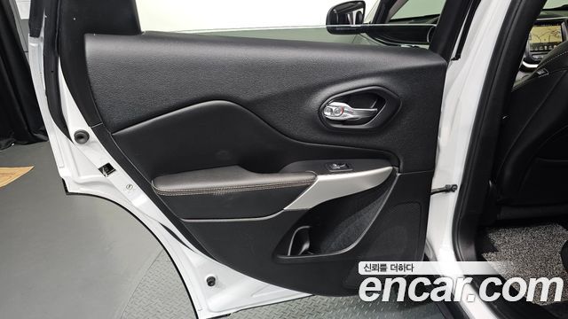Jeep Cherokee 2018 — photo 15