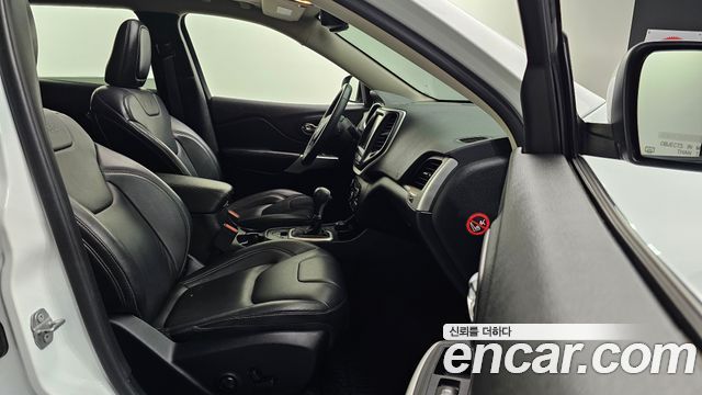 Jeep Cherokee 2018 — photo 16