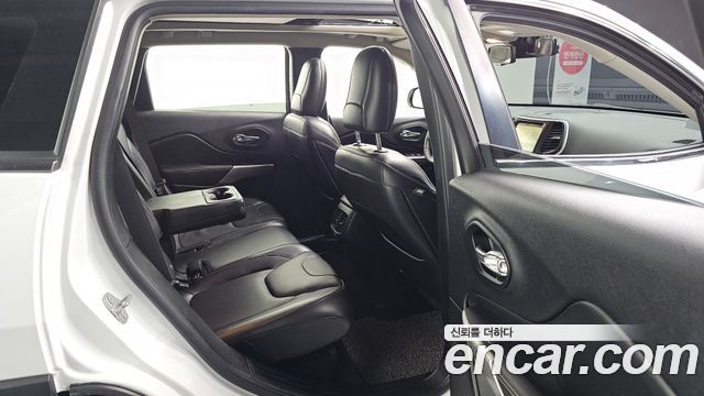 Jeep Cherokee 2018 — photo 27