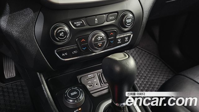 Jeep Cherokee 2018 — photo 29
