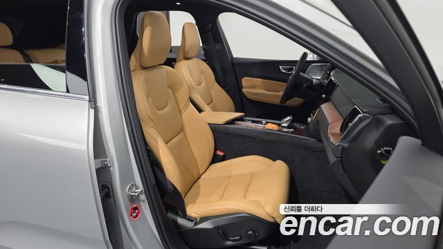 Volvo XC60 2024 — photo 12