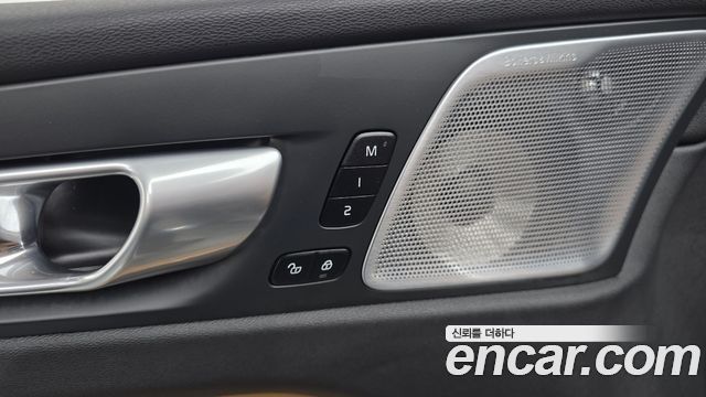 Volvo XC60 2024 — photo 14