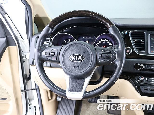 Kia Canival 2016 — photo 6