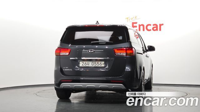 Kia Canival 2016 — photo 4