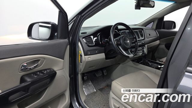 Kia Canival 2016 — photo 13