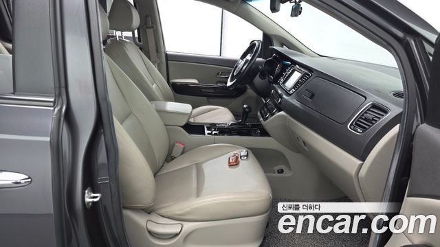 Kia Canival 2016 — photo 17