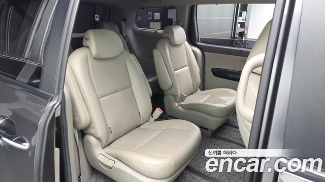 Kia Canival 2016 — photo 18