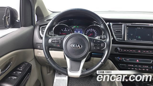 Kia Canival 2016 — photo 19