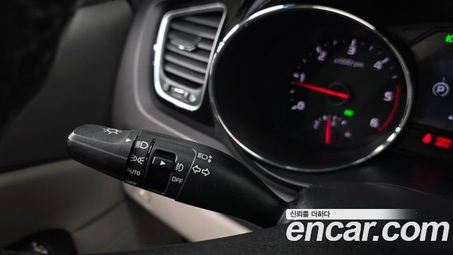 Kia Canival 2016 — photo 25