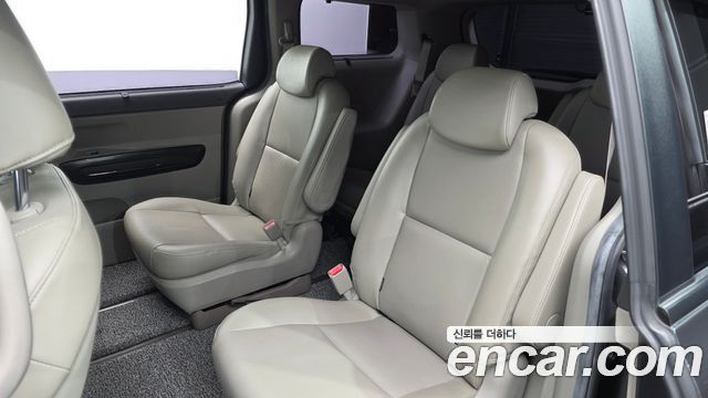 Kia Canival 2016 — photo 16