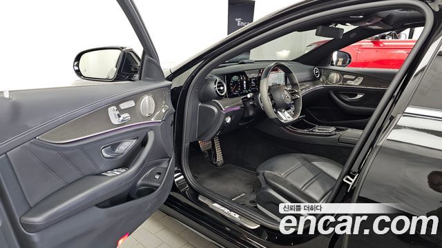 Mercedes-Benz E-Class 2022 — photo 13