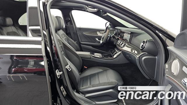 Mercedes-Benz E-Class 2022 — photo 17