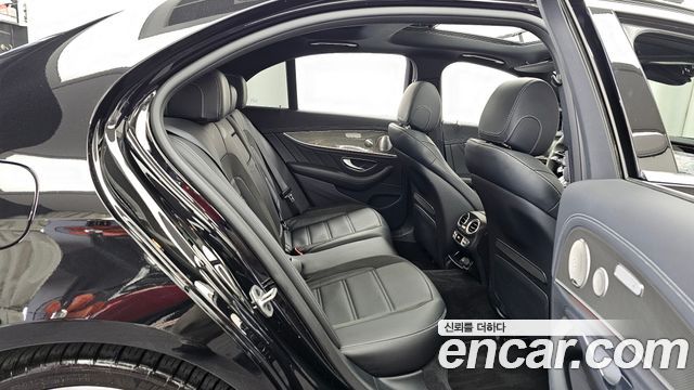 Mercedes-Benz E-Class 2022 — photo 18