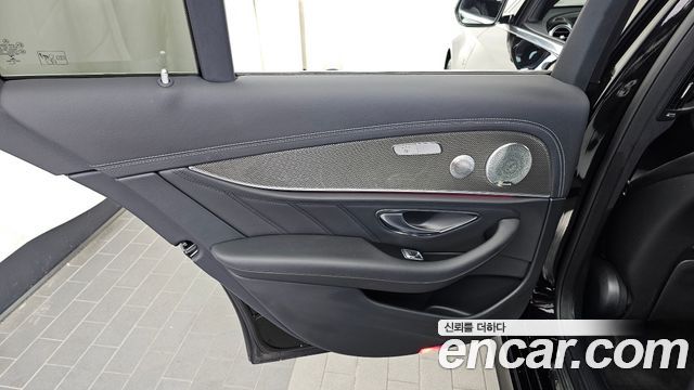 Mercedes-Benz E-Class 2022 — photo 15