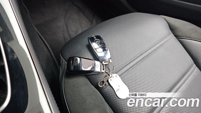 Mercedes-Benz E-Class 2022 — photo 16