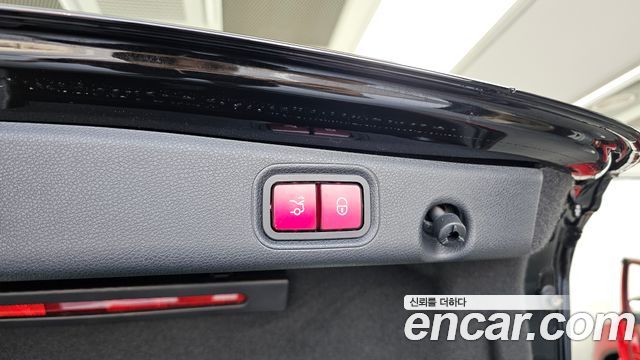 Mercedes-Benz E-Class 2022 — photo 27