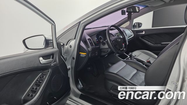 Kia K3 2016 — photo 10