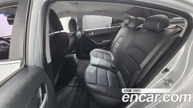 Kia K3 2016 — photo 17