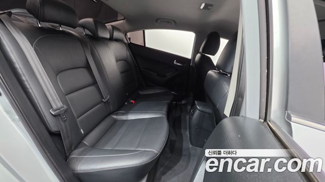 Kia K3 2016 — photo 19