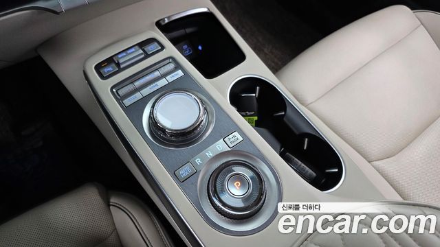 Genesis GV70 2024 — photo 12