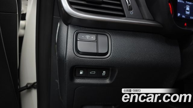 Kia K5 2019 — photo 22