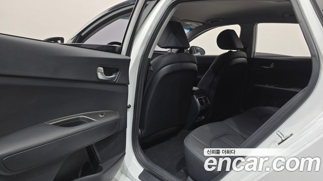 Kia K5 2019 — photo 27
