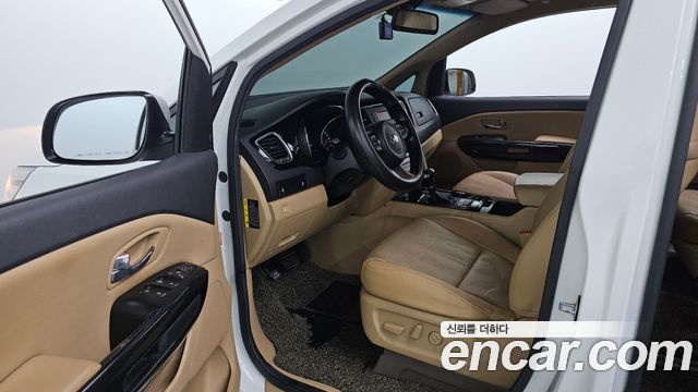 Kia Canival 2016 — photo 13