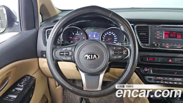 Kia Canival 2016 — photo 17