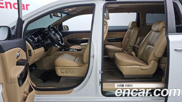Kia Canival 2016 — photo 23