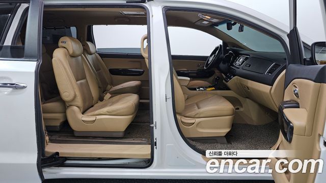 Kia Canival 2016 — photo 25