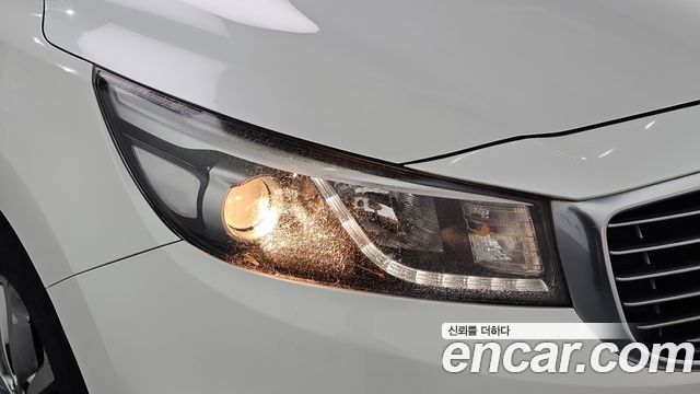 Kia Canival 2016 — photo 8