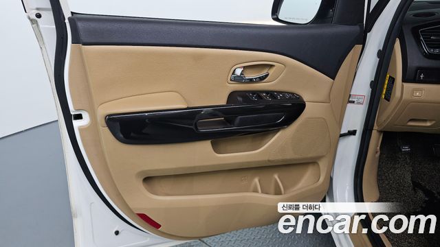 Kia Canival 2016 — photo 14