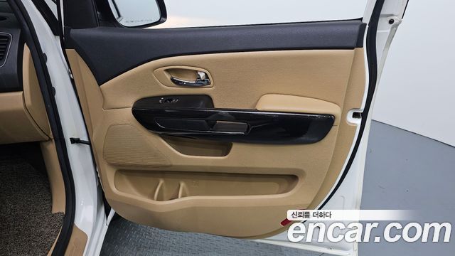 Kia Canival 2016 — photo 15