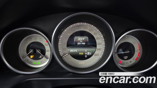 Mercedes-Benz E-Class 2016 — photo 11