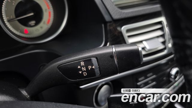 Mercedes-Benz E-Class 2016 — photo 12