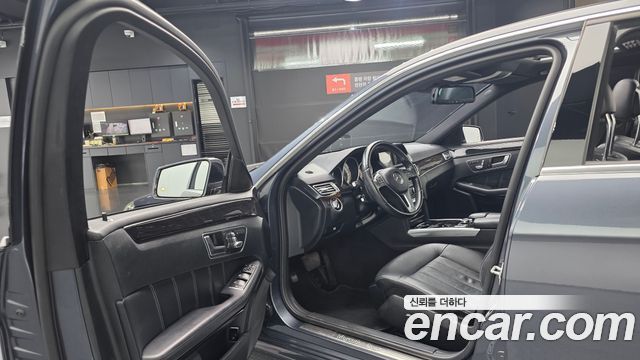Mercedes-Benz E-Class 2016 — photo 13