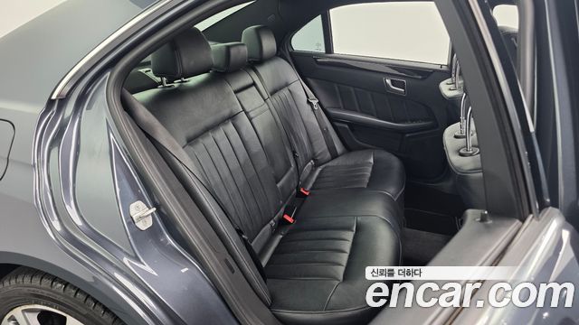 Mercedes-Benz E-Class 2016 — photo 17