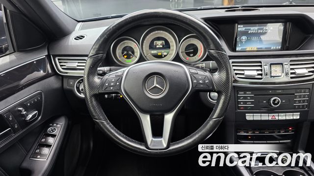 Mercedes-Benz E-Class 2016 — photo 19