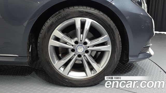 Mercedes-Benz E-Class 2016 — photo 7