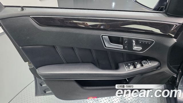 Mercedes-Benz E-Class 2016 — photo 14