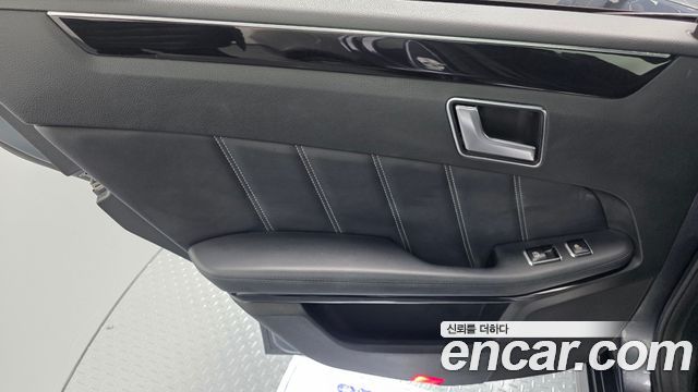 Mercedes-Benz E-Class 2016 — photo 15