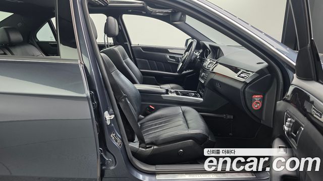 Mercedes-Benz E-Class 2016 — photo 16