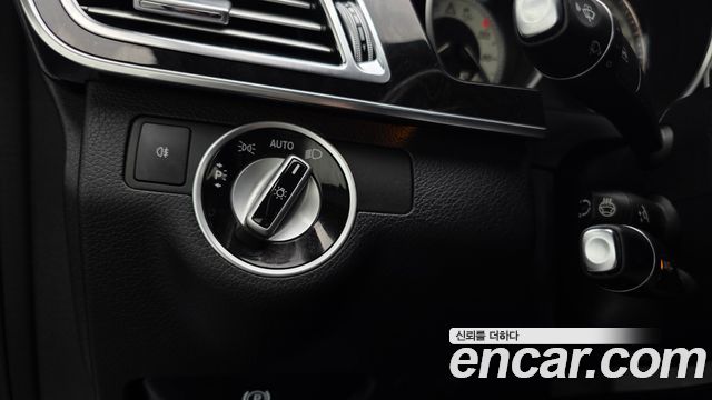Mercedes-Benz E-Class 2016 — photo 28