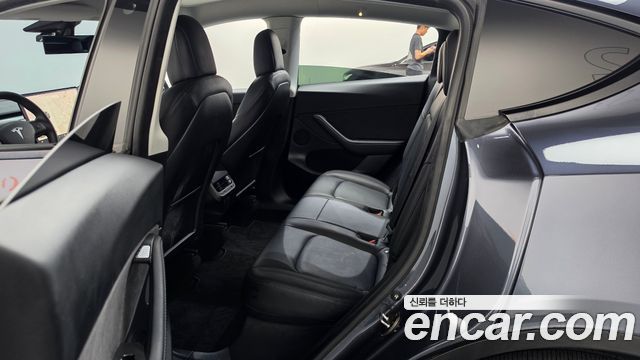 Tesla Model Y 2021 — photo 17