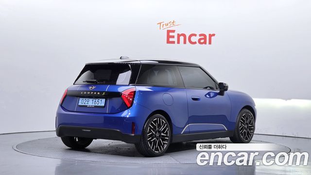 Mini Cooper 2024 — photo 2