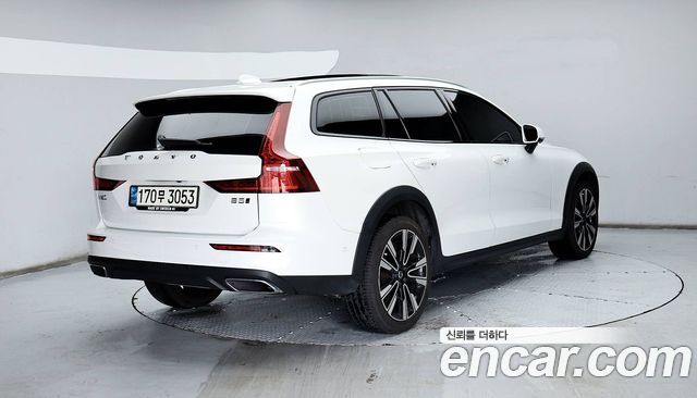 Volvo V60 2022 — photo 2