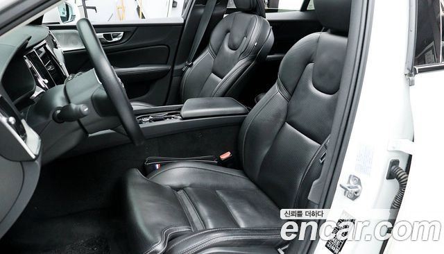 Volvo V60 2022 — photo 10